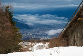 Urbex France - Zicht op Grenoble naast de skischans van Saint-Nizier