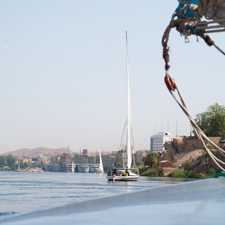 Een felucca op de Nijl in Aswan, Egypte