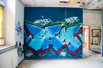 Graffiti 'BAM' in Sanatorium du Basil
